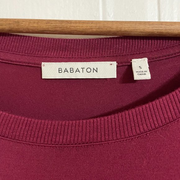 Babaton Burgundy Slitted Flowy Shirt - Picture 2 of 6